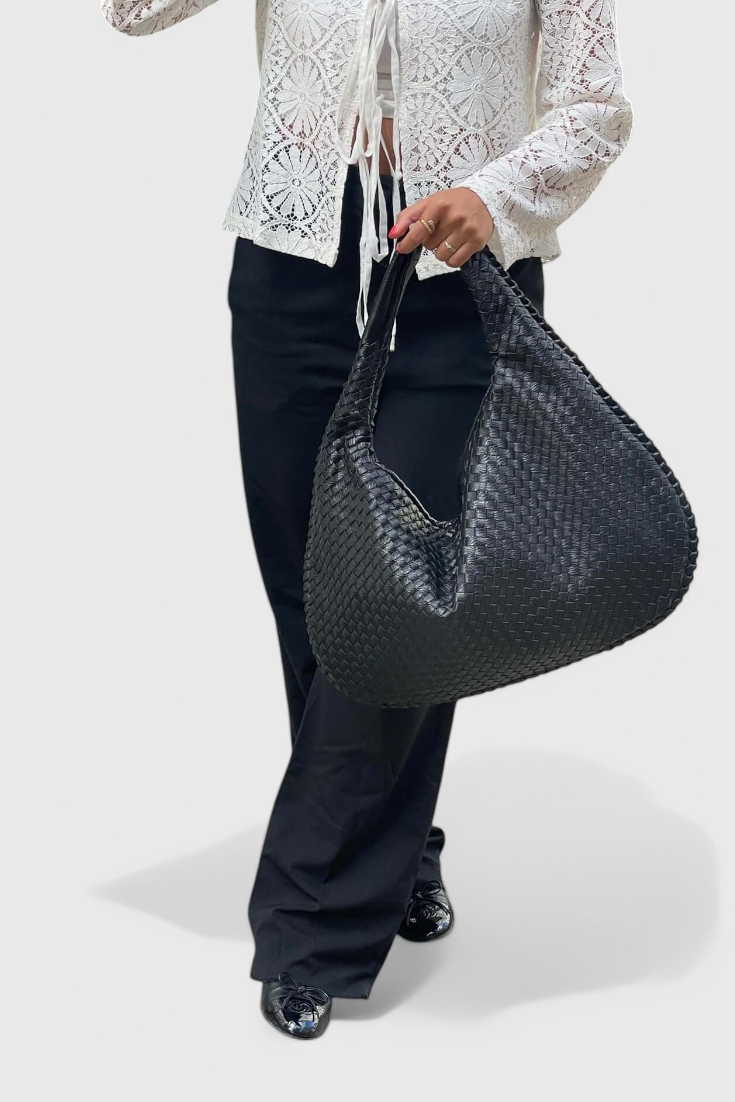 Bolso de Hombro Tilly de Tejido: Estilo y Comodidad en un Diseño Único