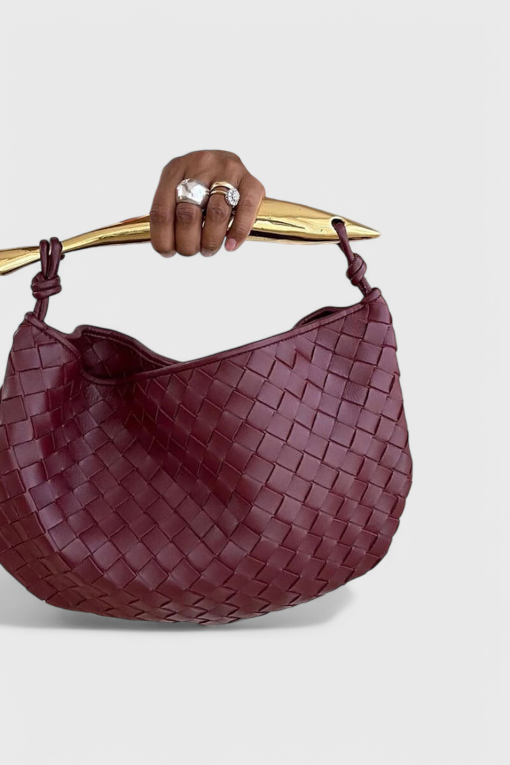Elegante Bolso Gerda de Tejido con Asa Dorada para un Look Sofisticado