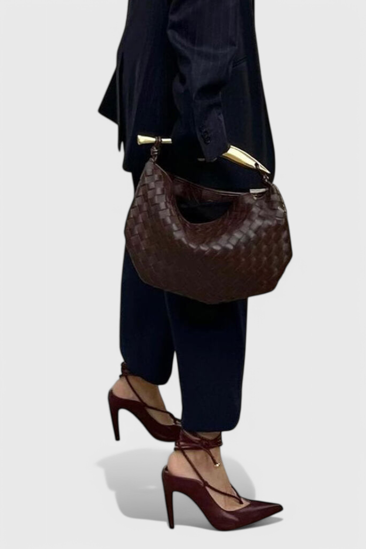 Elegante Bolso Gerda de Tejido con Asa Dorada para un Look Sofisticado