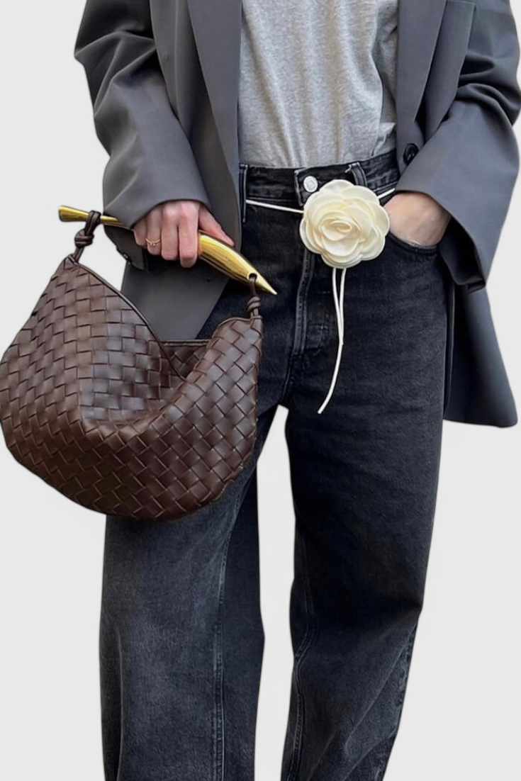 Elegante Bolso Gerda de Tejido con Asa Dorada para un Look Sofisticado