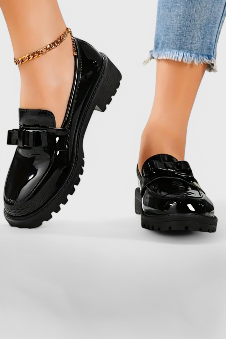 Zinnia Mocasines con Elegante Detalle de Lazo y Alteza en Tacón Bloque