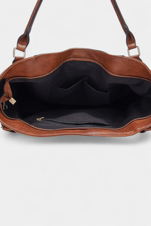 Bolsa Giulietta de diseño elegante con detalles de flecos